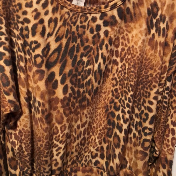Cheetah print long sleeve - Picture 2 of 3